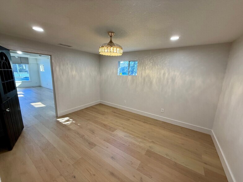 More Photos Of 1853 S 8th St, Amelia Island Freestanding For Lease