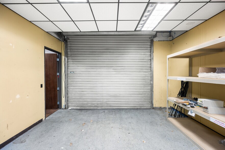 More Photos Of 2525 W Woodland Dr, Anaheim Office For Lease