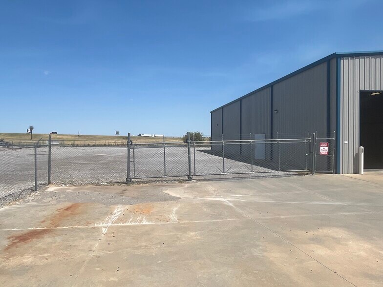 More Photos Of 911 SE 35th St, El Reno Warehouse For Sale