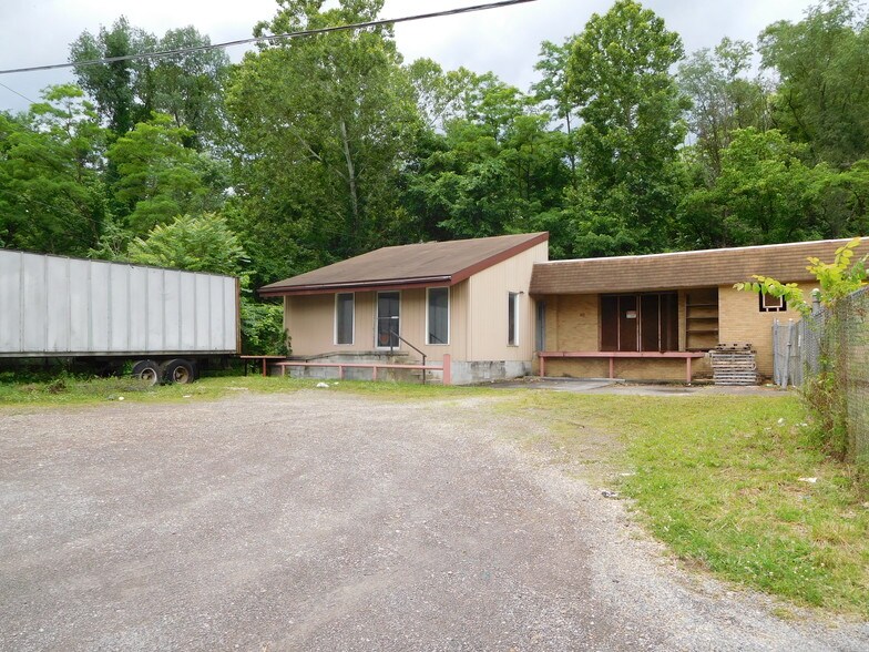 More Photos Of 212 Flint St, Clarksburg Service For Lease