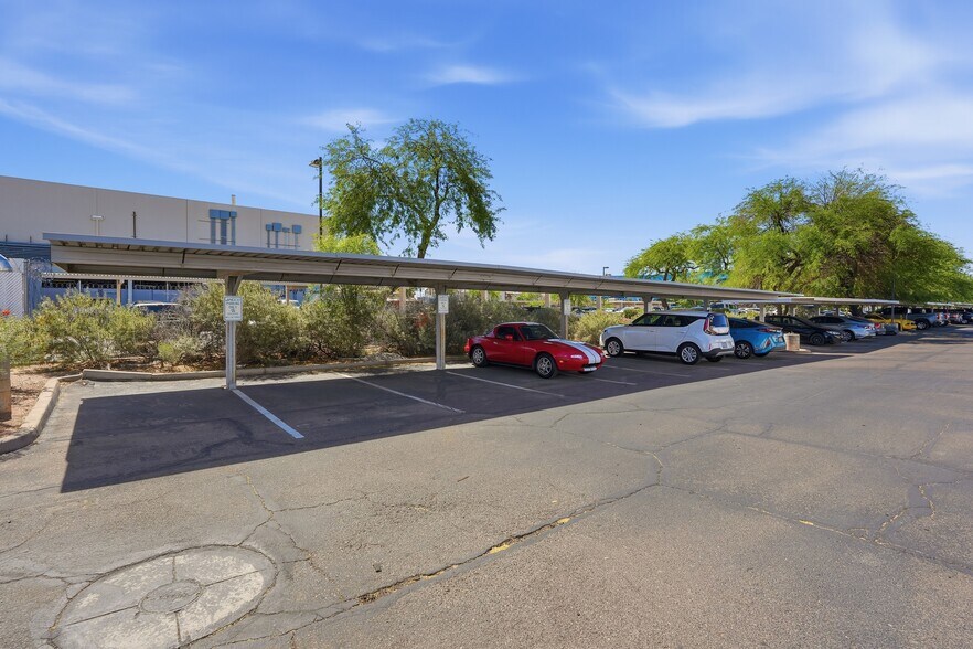 More Photos Of 3401 E Harbour Dr, Phoenix Light Manufacturing For Lease