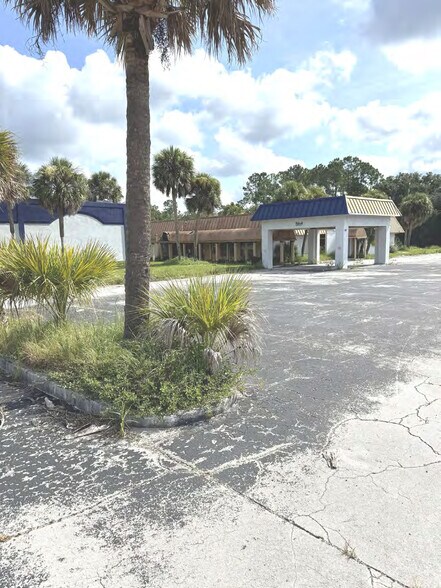 More Photos Of 2801 E New York Ave, Deland Hotel For Sale