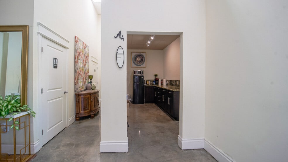 More Photos Of 1804 N Dixie Hwy, West Palm Beach Office For Sale