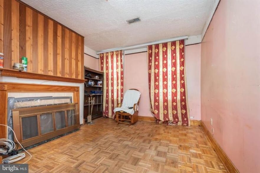 More Photos Of 212 W Saratoga St, Baltimore Storefront Retail Residential For Sale