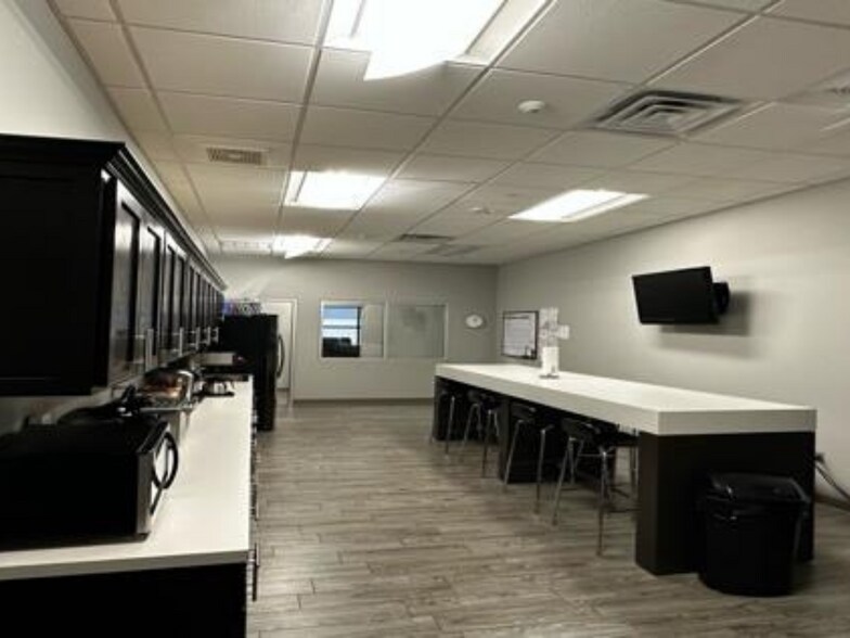 More Photos Of 6707 N Interstate Dr, Norman Warehouse For Lease
