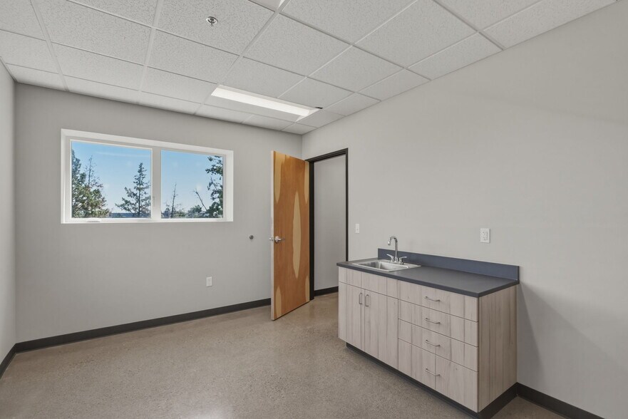 More Photos Of 20723 Brinson Blvd, Bend Light Manufacturing For Lease