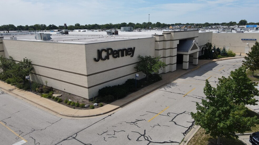 Primary Photo Of 4129 Wilder Rd, Bay City Department Store For Sale