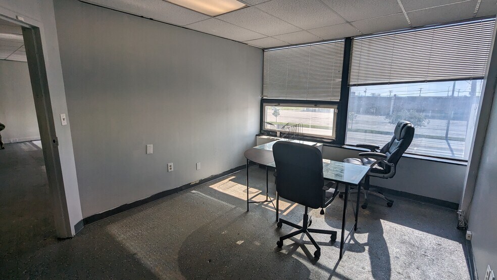 More Photos Of 5311 Northfield Rd, Bedford Office For Lease