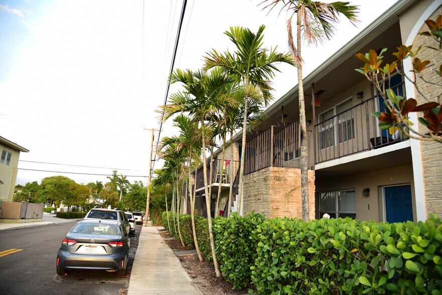 More Photos Of 409 4th Ave N, Lake Worth Apartments For Sale