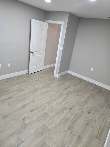 More Photos Of 13551 Walsingham Rd, Largo Office Residential For Sale