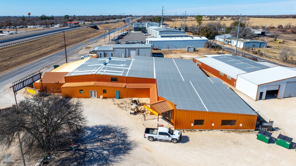 More Photos Of 302 N Access Rd, Clyde Showroom For Sale