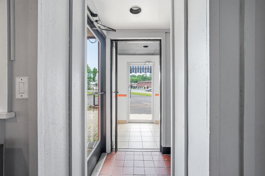 More Photos Of 924 N Bethlehem Pike, Ambler Restaurant For Sale