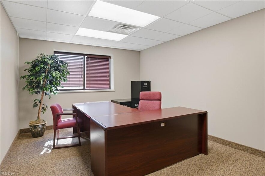More Photos Of 319 Howard Dr, Sandusky Office For Sale
