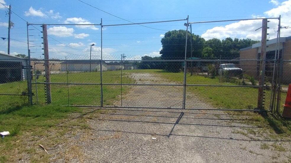 More Photos Of 209 N Falkenburg Rd, Tampa Land For Lease