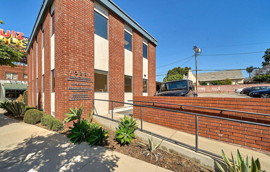 More Photos Of 10231 Santa Monica Blvd, Los Angeles Medical For Sale