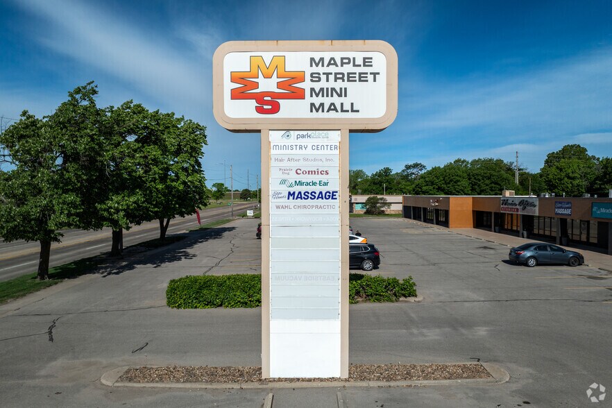 More Photos Of 4800 W Maple St, Wichita Storefront Retail Office For Lease