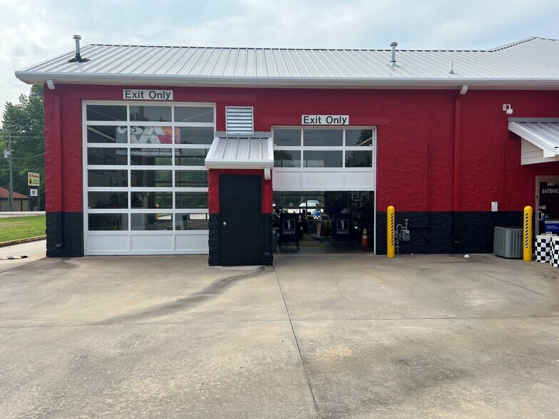 More Photos Of 358 W Louise St, Clarkesville Auto Repair For Sale