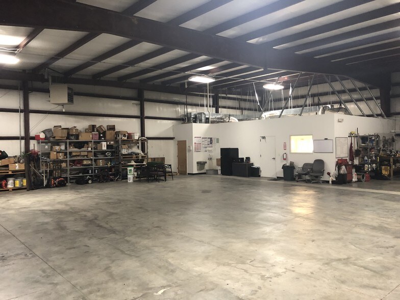 More Photos Of 831-835 Westwood Industrial Park Dr, Weldon Spring Warehouse For Lease