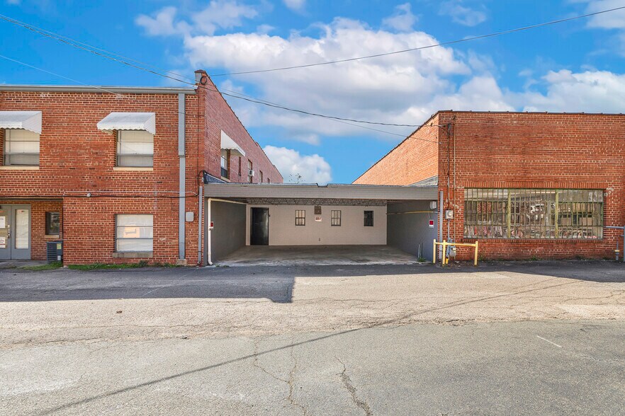 More Photos Of 150 N Steele St, Sanford Office For Sale