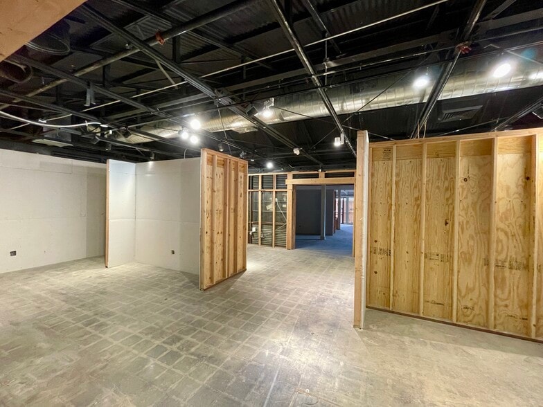 More Photos Of 2520 Santa Monica Blvd, Santa Monica Storefront For Lease