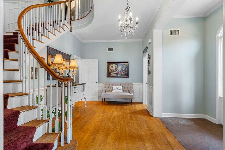More Photos Of 1320 S Albert Pike Ave, Fort Smith Hospitality For Sale