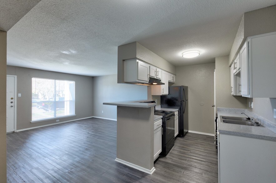 More Photos Of 1010 Magnolia Dr, Freeport Apartments For Sale