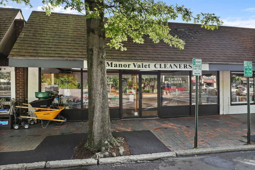 More Photos Of 1159-1177 Pleasantville Rd, Briarcliff Manor Village Restaurant For Sale