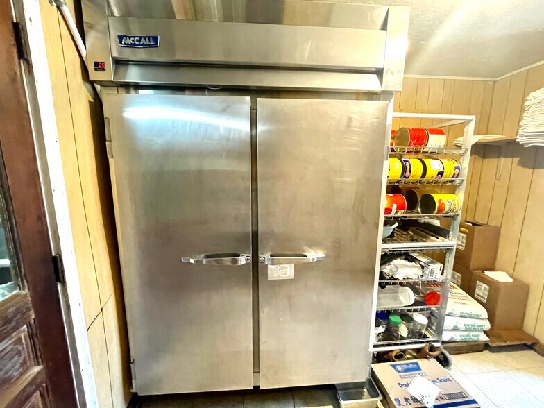 More Photos Of 924 N Main St, Mountain Grove Restaurant For Sale