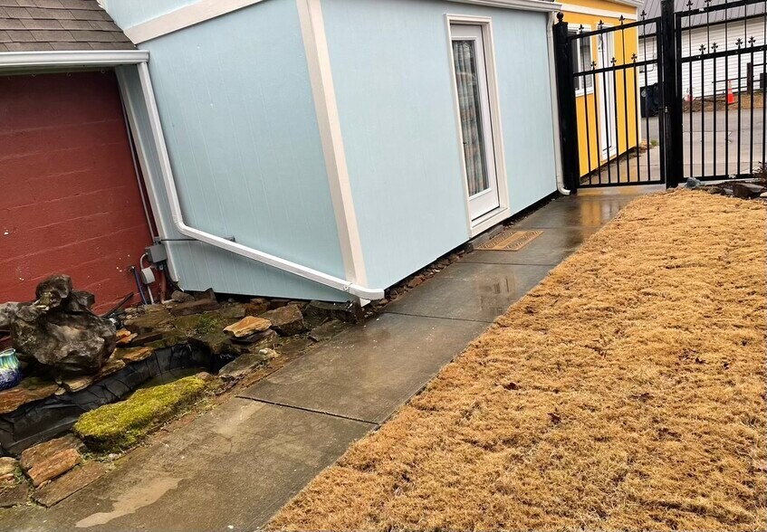 More Photos Of 115 Gordon St, Chickamauga Storefront For Sale