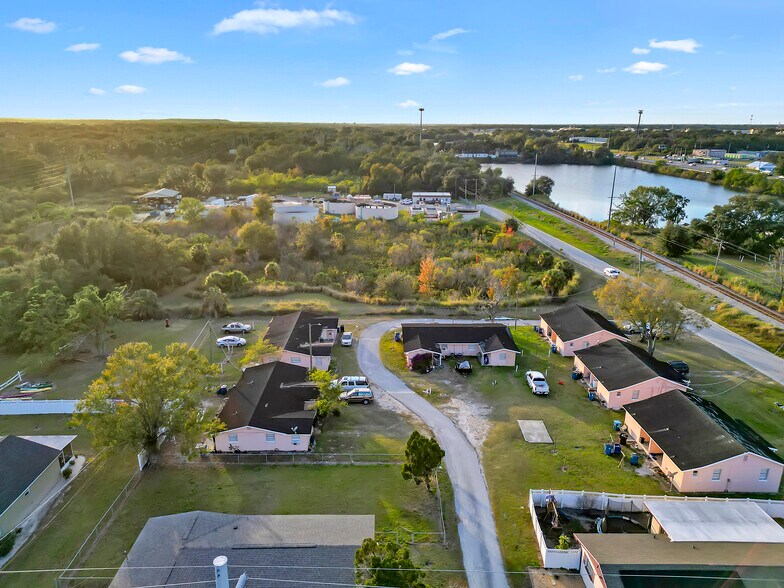 More Photos Of 301 SW 3rd Ter, Mulberry Apartments For Sale