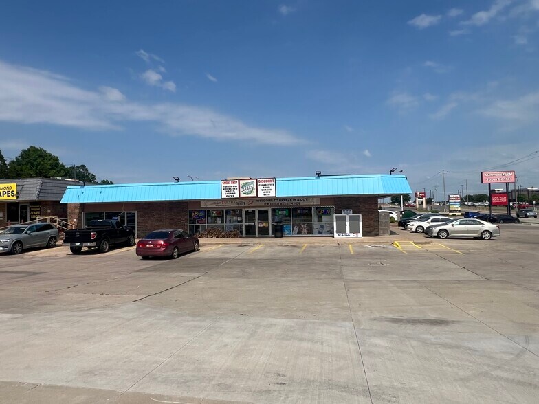 More Photos Of 110-112 S Bryant Ave, Edmond Convenience Store For Lease