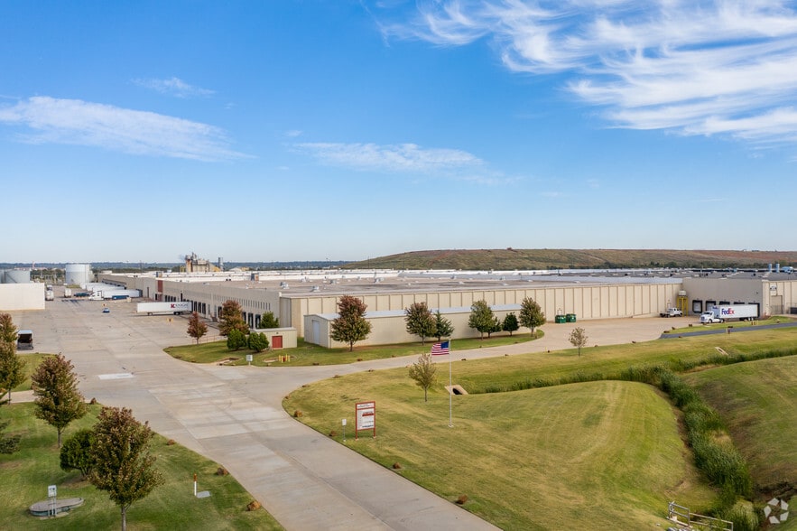 More Photos Of 7501 SW 29th St, Oklahoma City Distribution For Lease