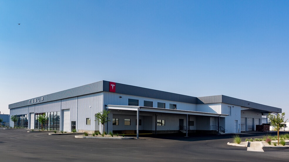 Primary Photo Of 2720 Auto Mall Dr, Bakersfield Auto Dealership For Sale