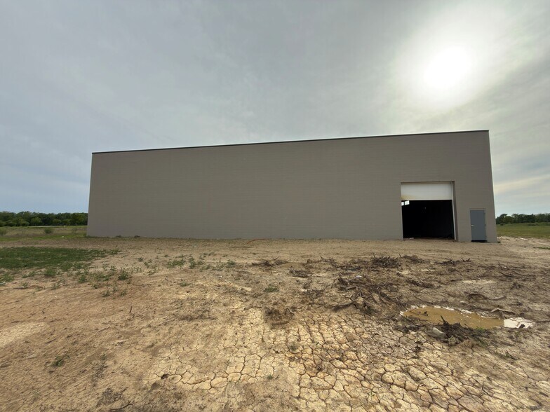 More Photos Of 796 Campus Parkway Dr, Tecumseh Manufacturing For Sale