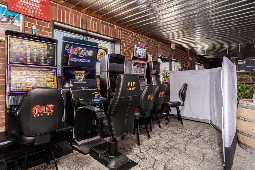 More Photos Of 119 N Lincoln St, Ransom Bar For Lease