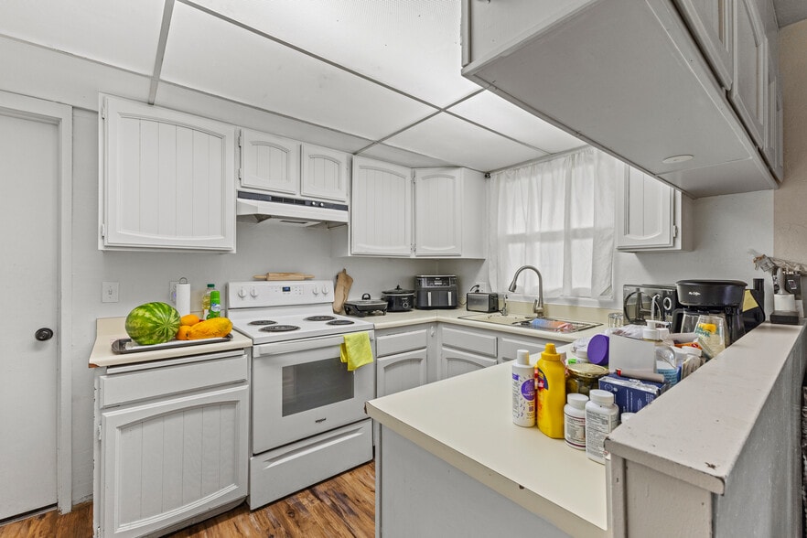 More Photos Of 787 N Central Blvd, Coquille Hotel For Sale