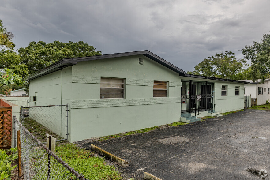 Primary Photo Of 5411 16th St N, Saint Petersburg Medical For Sale