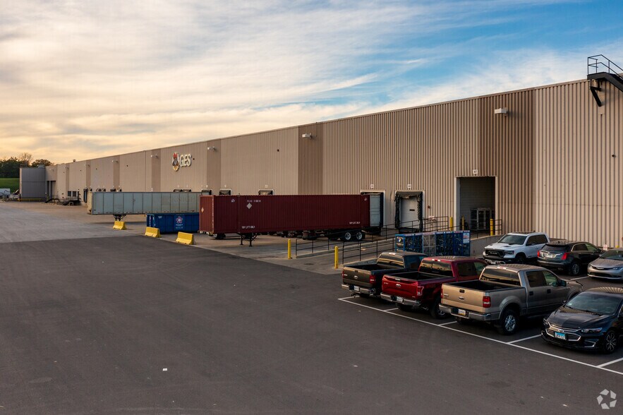 More Photos Of 6800 Santa Fe Dr, Hodgkins Warehouse For Lease