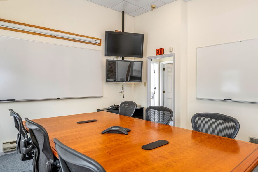 More Photos Of 3519 E Main St, Morgantown Office Residential For Lease