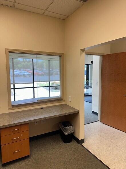 More Photos Of 441-463 S Landmark Ave, Bloomington Medical For Lease