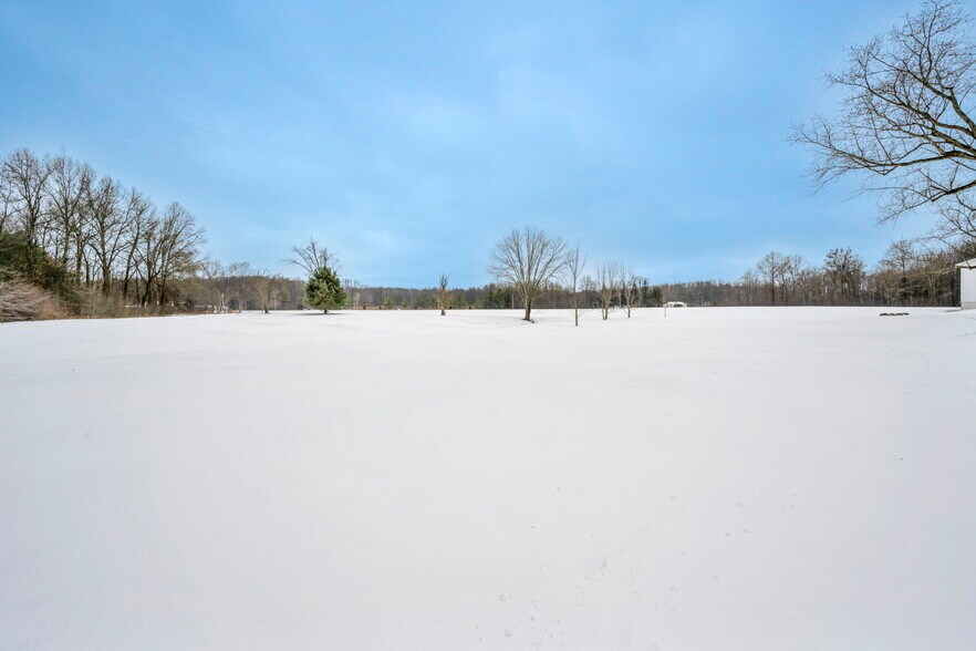 More Photos Of 4085 Herner County Line Rd, Southington Showroom For Sale