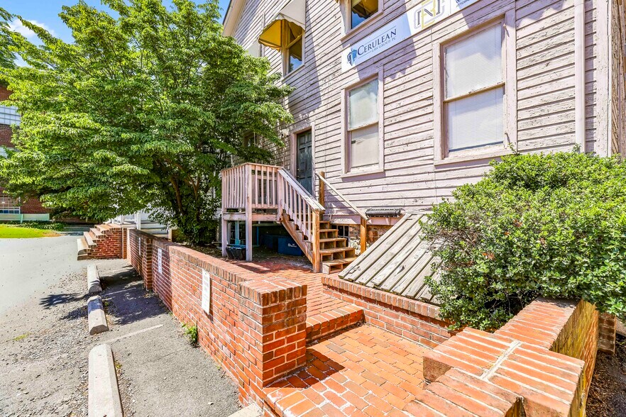 More Photos Of 3 E Market St, Leesburg Office For Sale
