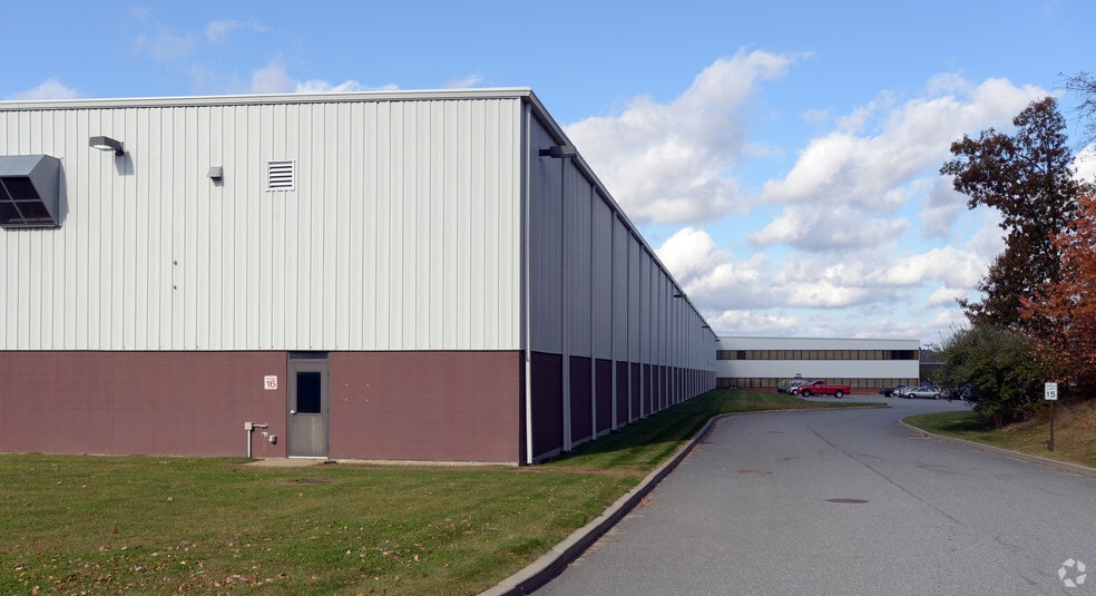 More Photos Of 81 Commerce Dr, Fall River Warehouse For Lease