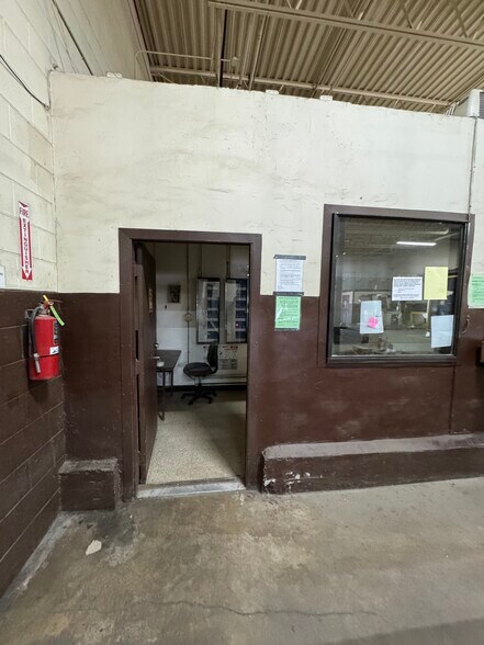 More Photos Of 8716 SE 15th St, Oklahoma City Distribution For Sale