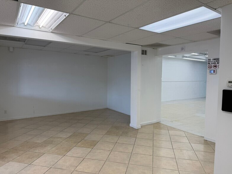 More Photos Of 1104 W Magnolia Blvd, Burbank Storefront For Sale