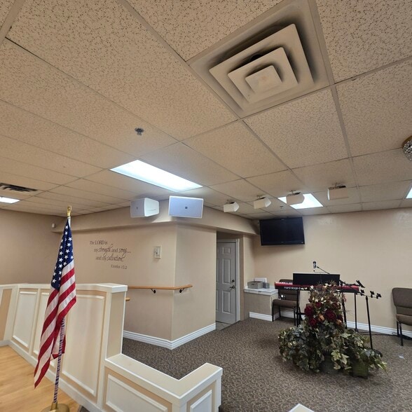 More Photos Of 3950 S Redwood Rd, Salt Lake City Freestanding For Sale
