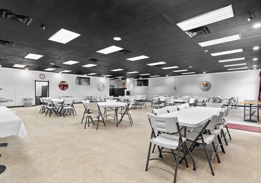 More Photos Of 1060 Trowbridge Rd, East Lansing Restaurant For Sale