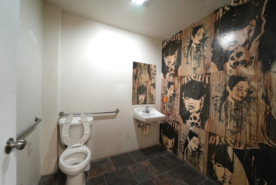 More Photos Of 15414 S Broadway St, Gardena Warehouse For Sale