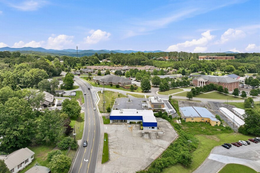 More Photos Of 146 Morrison Moore Pkwy E, Dahlonega Freestanding For Lease