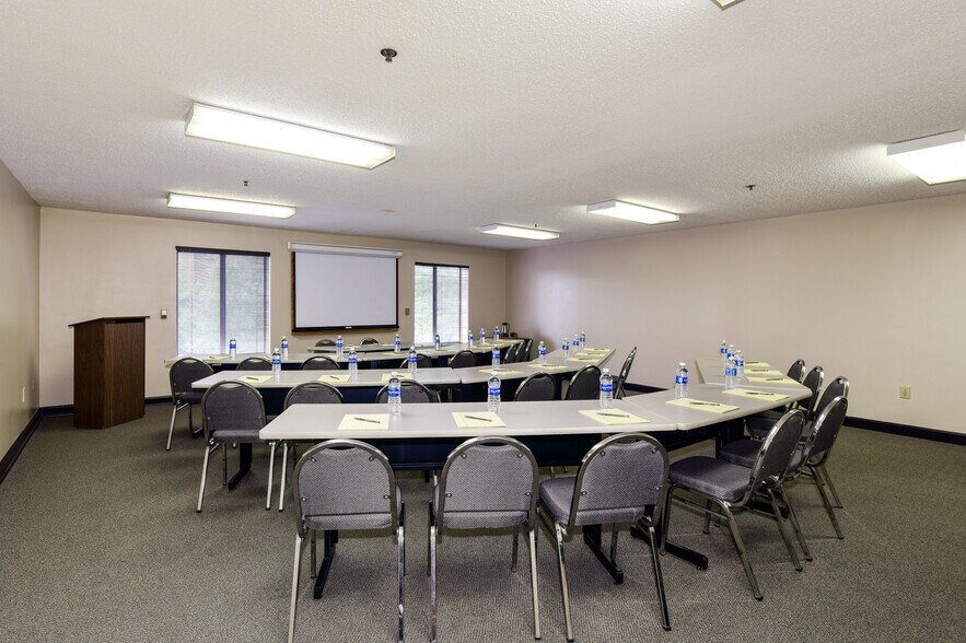 More Photos Of 2470 Windy Hill Rd SE, Marietta Office For Lease